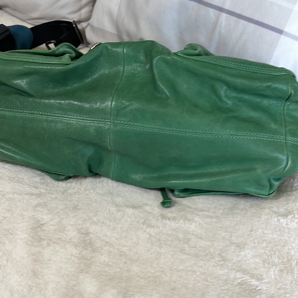 Green Andrew Marc leather bag - Picture 8 of 12